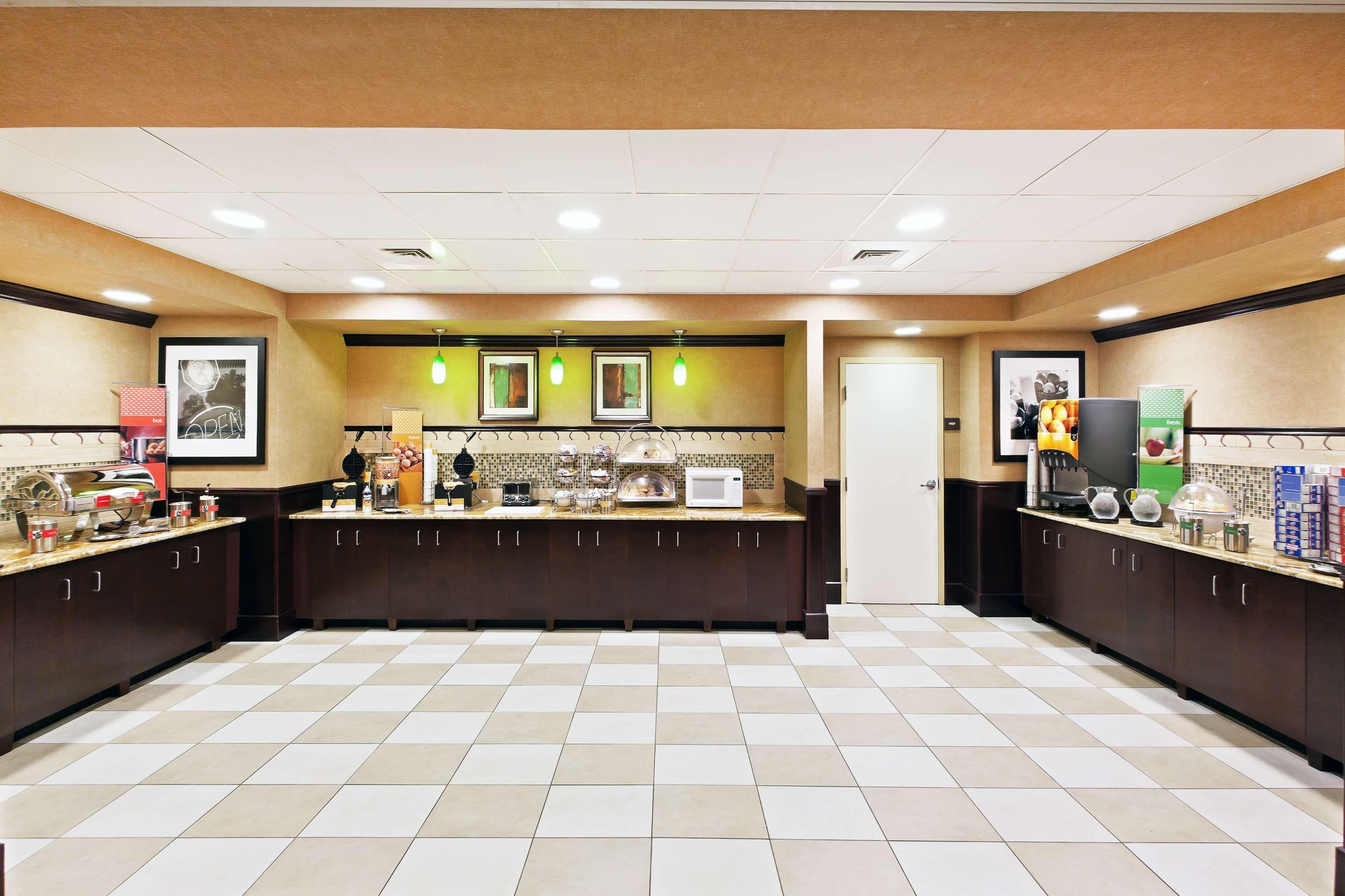 Hampton Inn And Suites Austin - Лейквей Ресторан фото