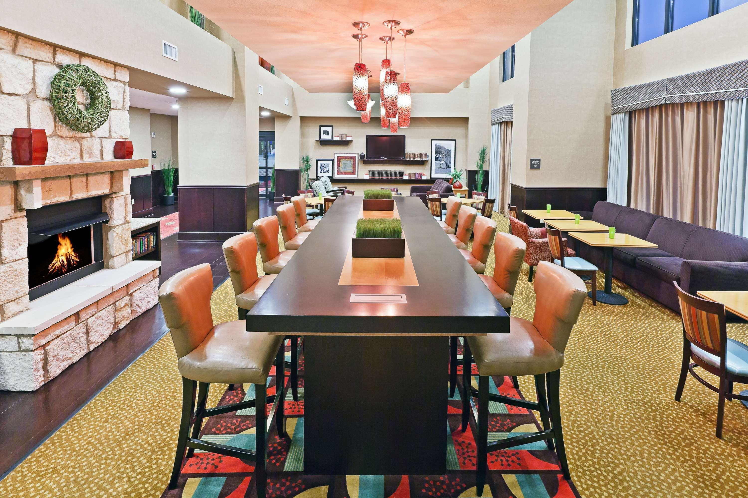 Hampton Inn And Suites Austin - Лейквей Ресторан фото